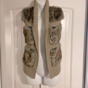 Sz.M (8-10) faux fur sweater vest